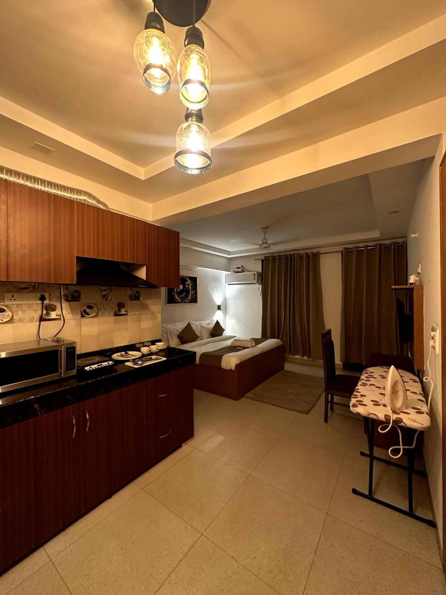 Aura Luxury Studio I Couple Friendly I Near Golf Course Road, Sector 57, Ґурґаон Екстер'єр фото