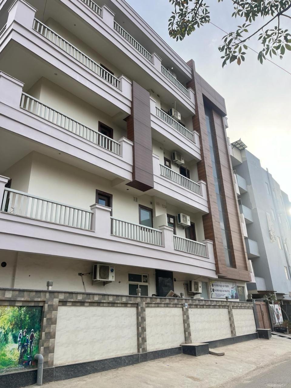 Aura Luxury Studio I Couple Friendly I Near Golf Course Road, Sector 57, Ґурґаон Екстер'єр фото