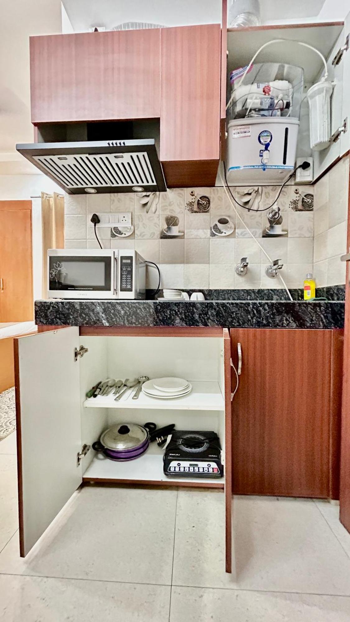 Aura Luxury Studio I Couple Friendly I Near Golf Course Road, Sector 57, Ґурґаон Екстер'єр фото