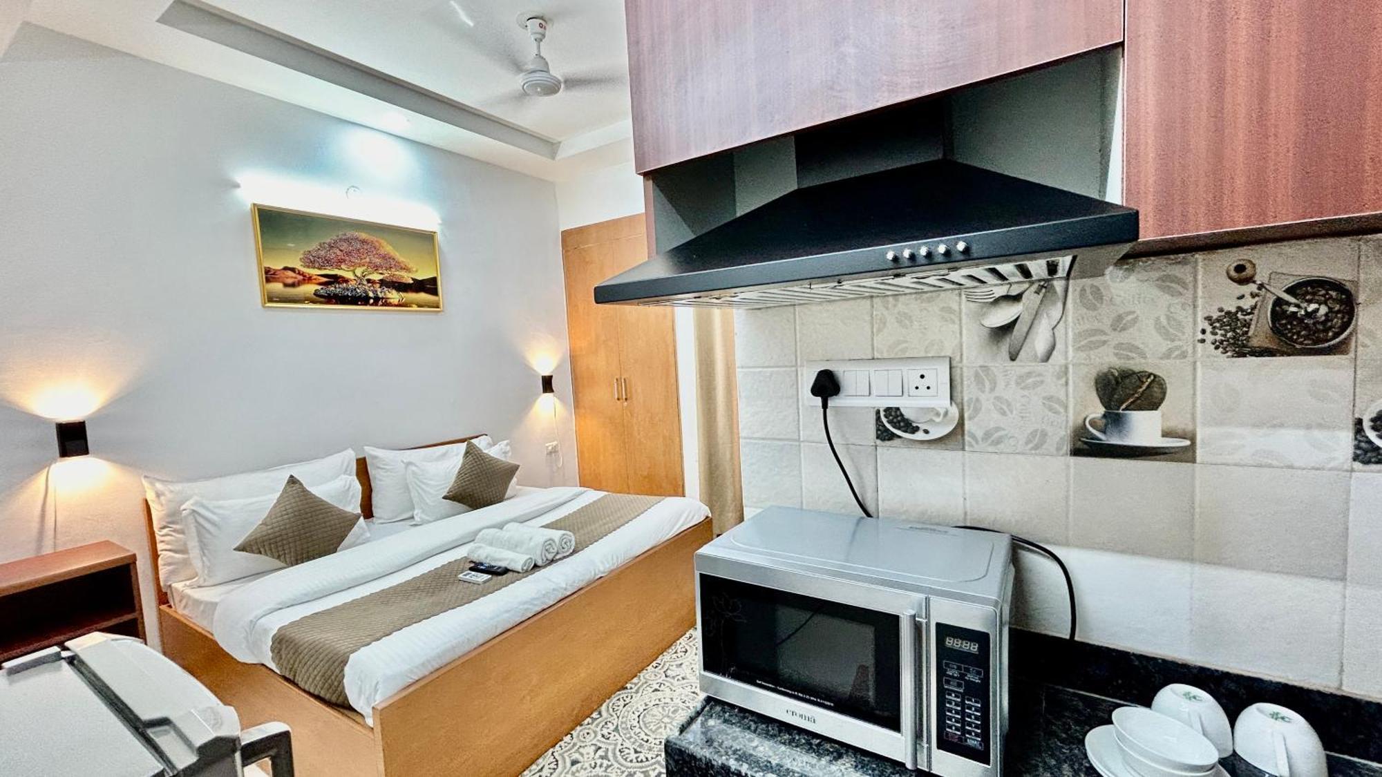 Aura Luxury Studio I Couple Friendly I Near Golf Course Road, Sector 57, Ґурґаон Екстер'єр фото